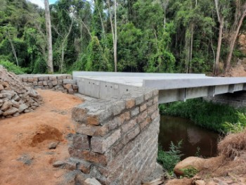 Concluídas as obras de contenção das cabeceiras das pontes do Areado e do Sertão dos Corrêa