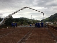 Estrutura da Ponte de Tubarão avança, com concretagem do sexto vão